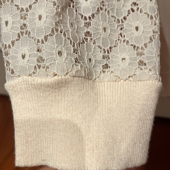 Delicate cardigan! Ann Taylor! - Picture 3 of 4